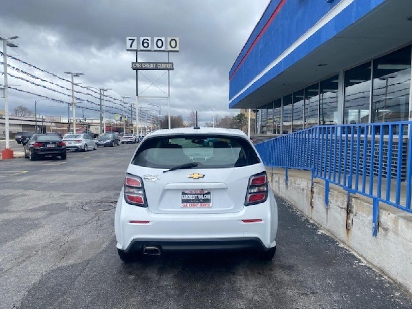 2017 WHITE Chevrolet Sonic FL Auto Hatchback (1G1JG6SH3H4) with an 1.8L L4 DOHC 24V engine, 6A transmission, located at 7600 S Western Ave., Chicago, IL, 60620, (773) 918-3980, 0.000000, 0.000000 - Photo#2